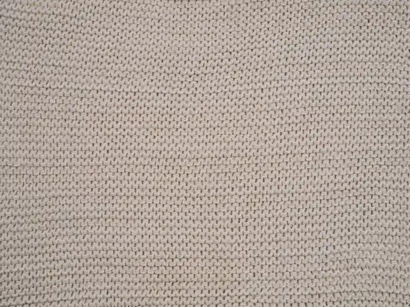 Textil és szabászati részlet az Ivorielle Atelier műhelyéből